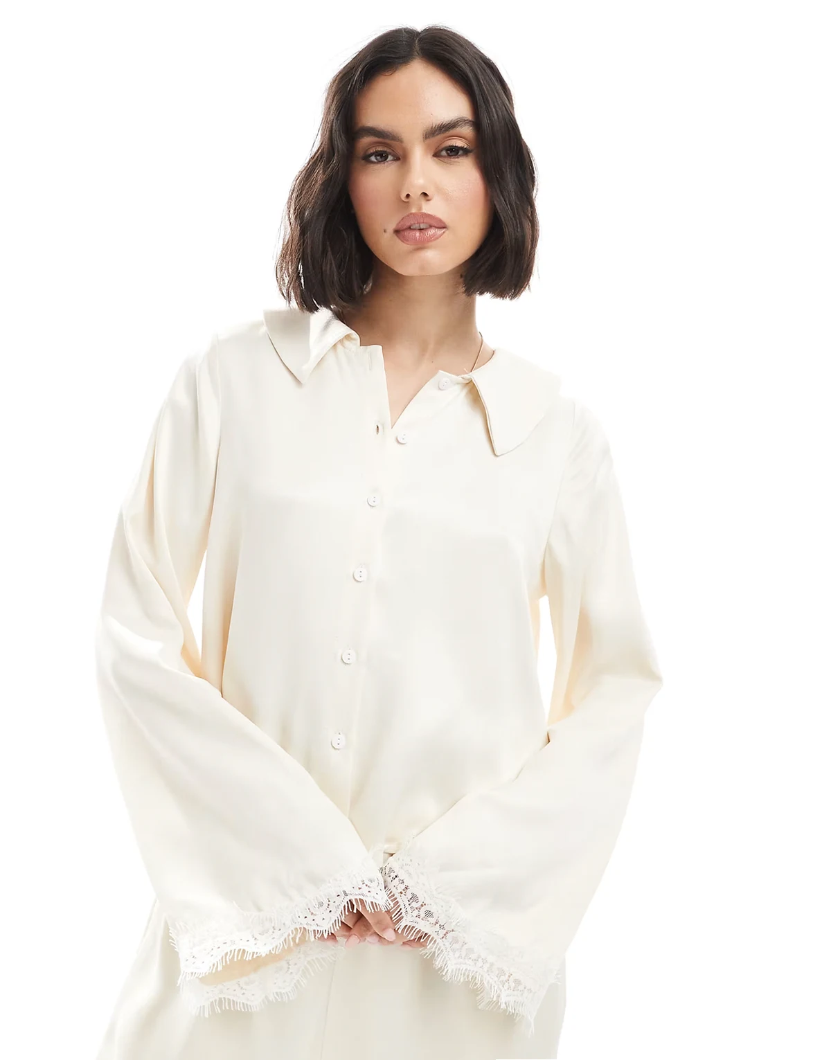 – Satynowa bluzka z kołnierzykiem w kolorze ecru, część zestawu