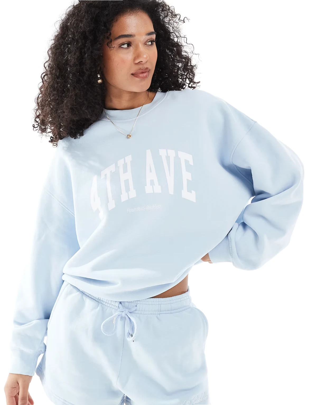 – Avenue – Jasnoniebieska bawełniana bluza z grafiką z logo
