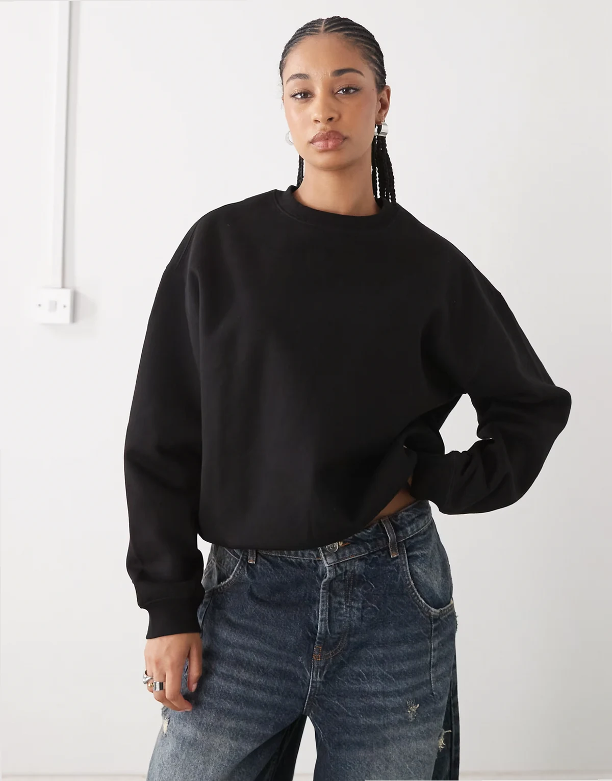 Essence sweatshirt in black