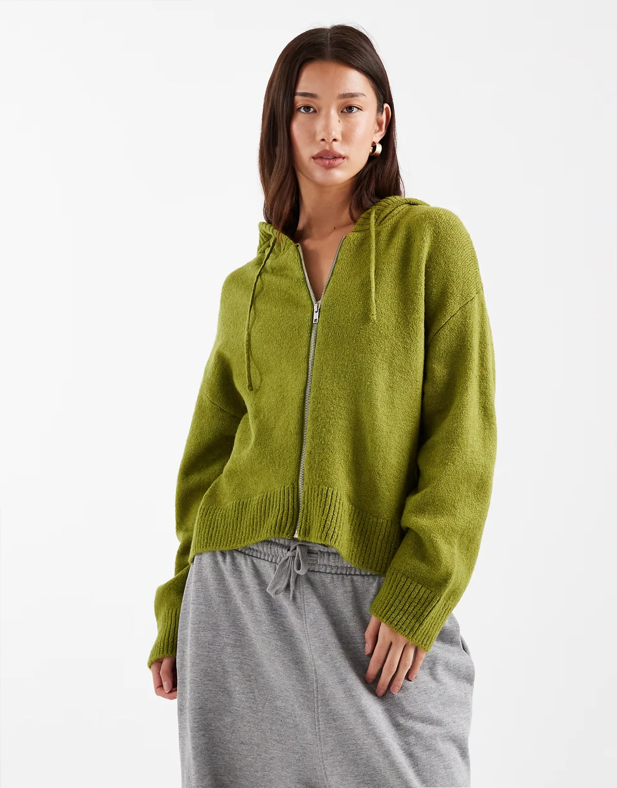 – Flauschige Strickjacke in Olivgrün mit Kapuze und Reißverschluss