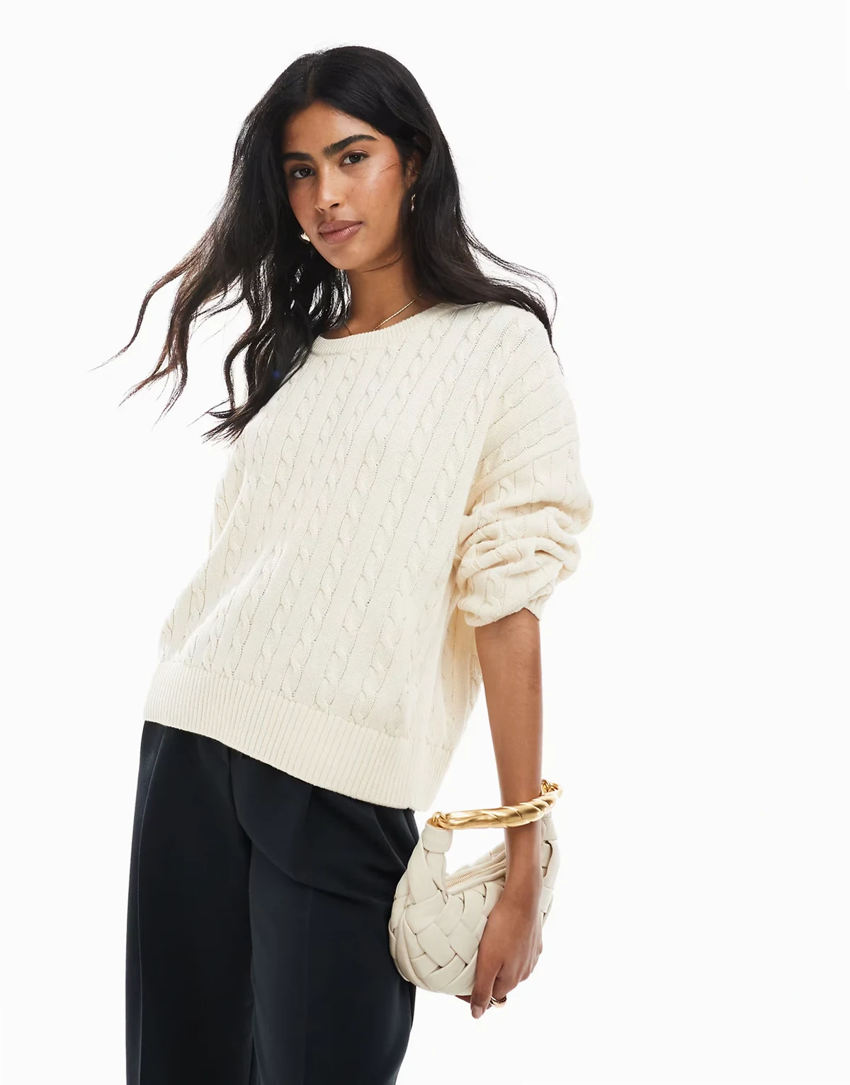 – Strickpullover in Hellbeige mit Rundhalsausschnitt und Zopfmuster