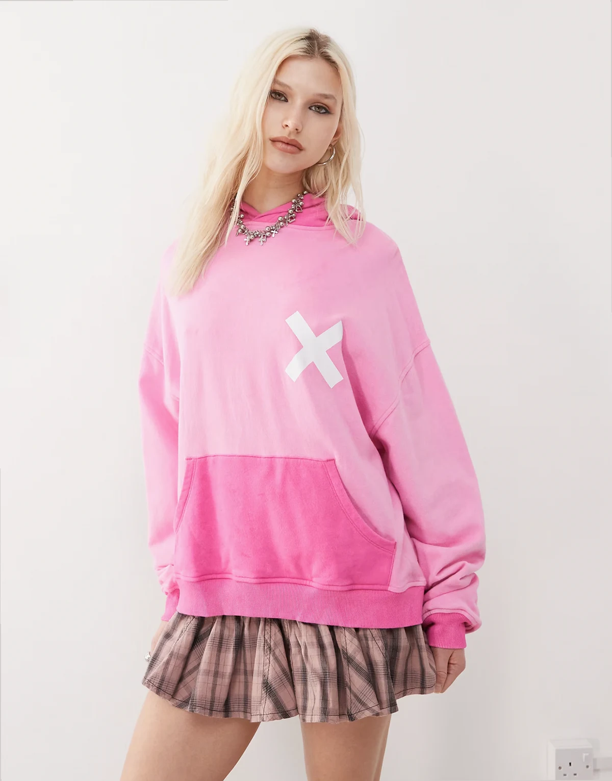 – Kapuzenpullover in ausgebleichter rosa Acid-Waschung
