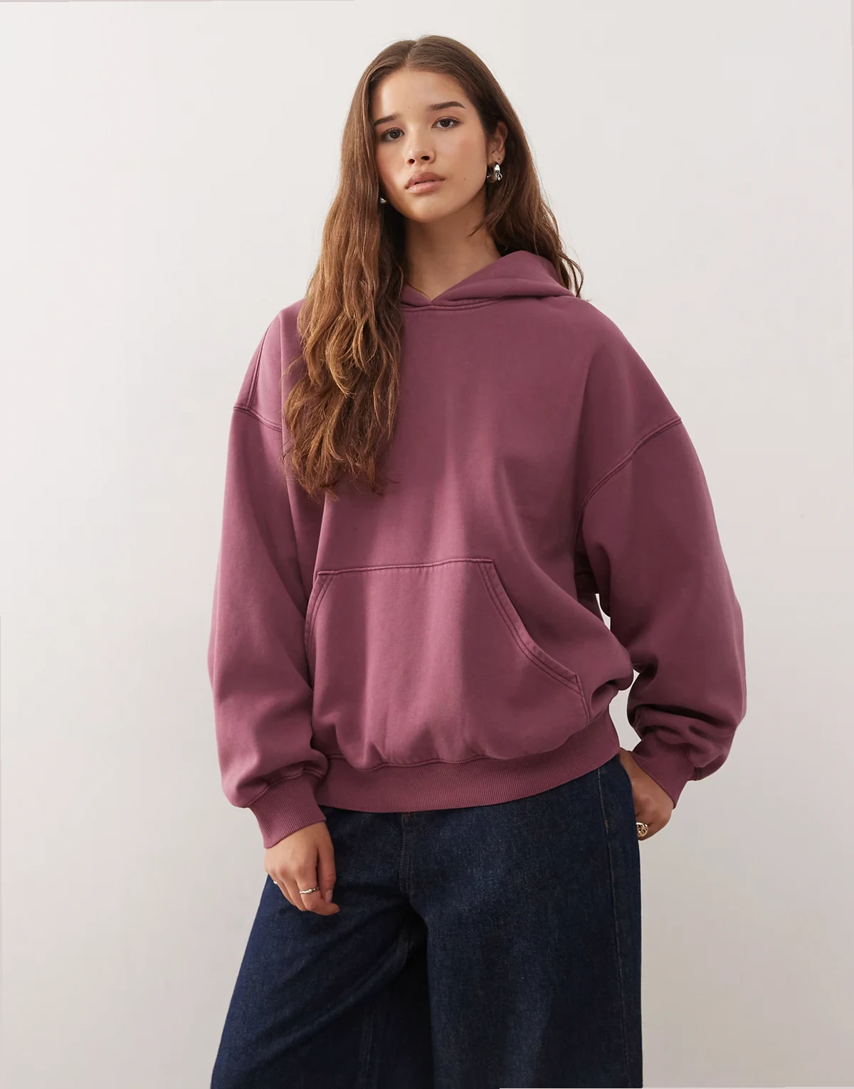 – Schwerer Jersey-Kapuzenpullover in Burgunderrot im Oversized Fit