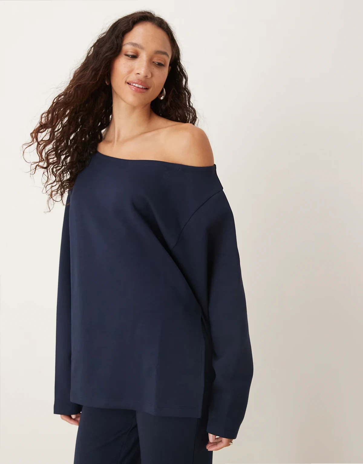 oversized off-shoulder interlock sweatshirt in navy