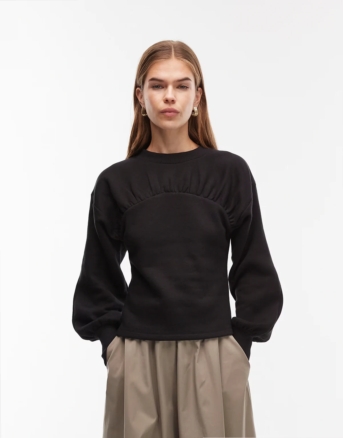 – Pullover in Schwarz mit Korsettdetail in der Taille und Ballonärmeln