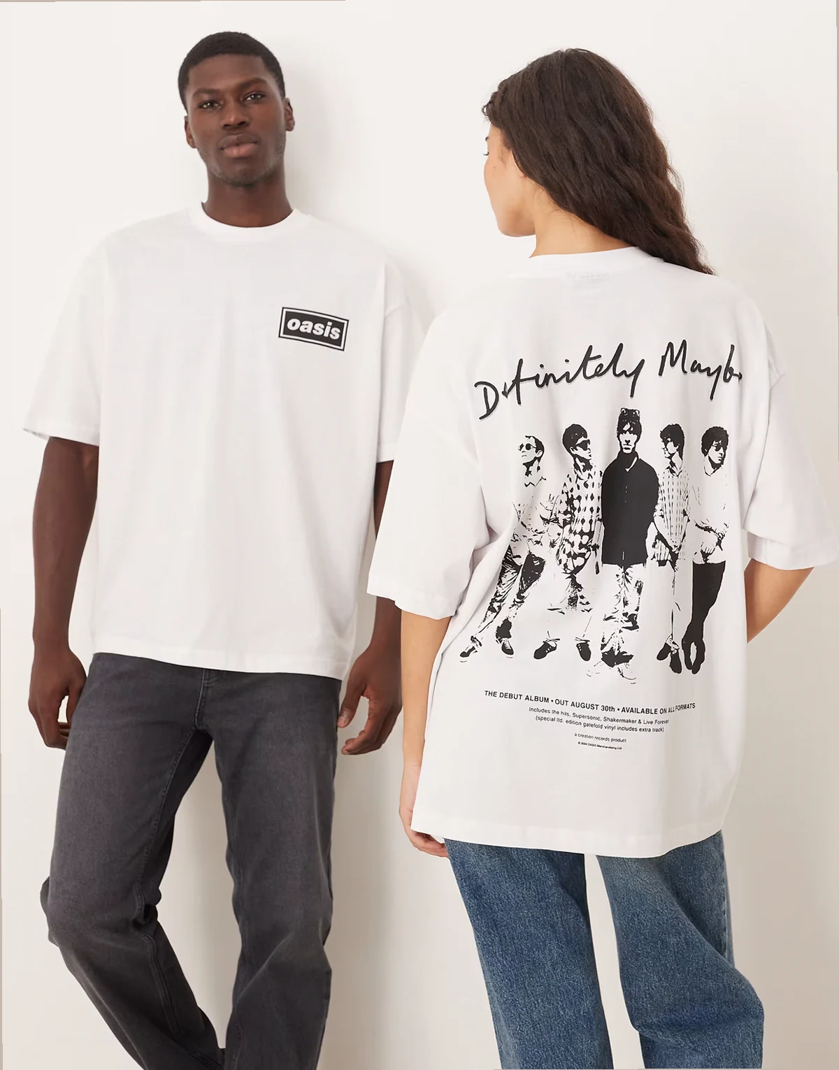 – Biały T-shirt oversize unisex z nadrukiem z motywem „Definitely Maybe“ zespołu Oasis