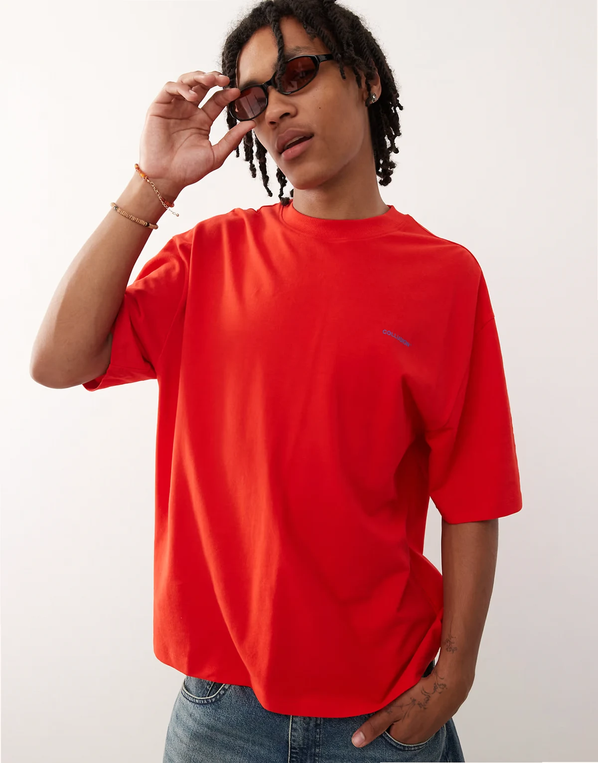 Skater fit T-shirt in red with blue print