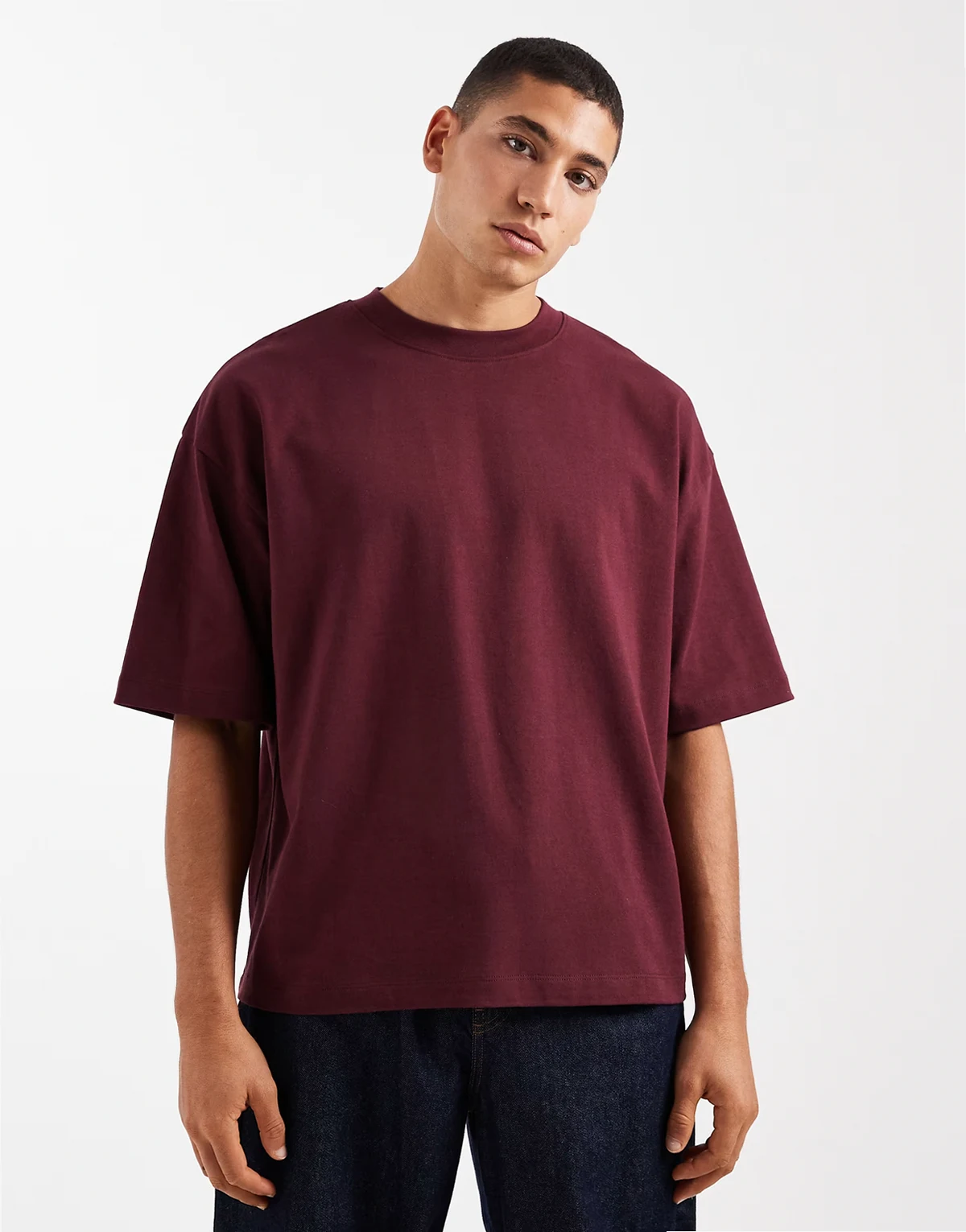 – Bordowy gruby T-shirt o pudełkowym kroju oversize