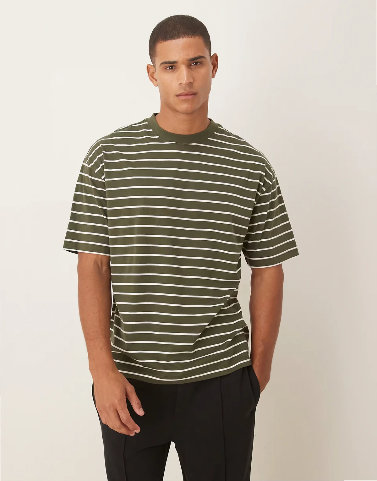 – T-shirt oversize w paski w kolorze ciemnozielonym i ecru