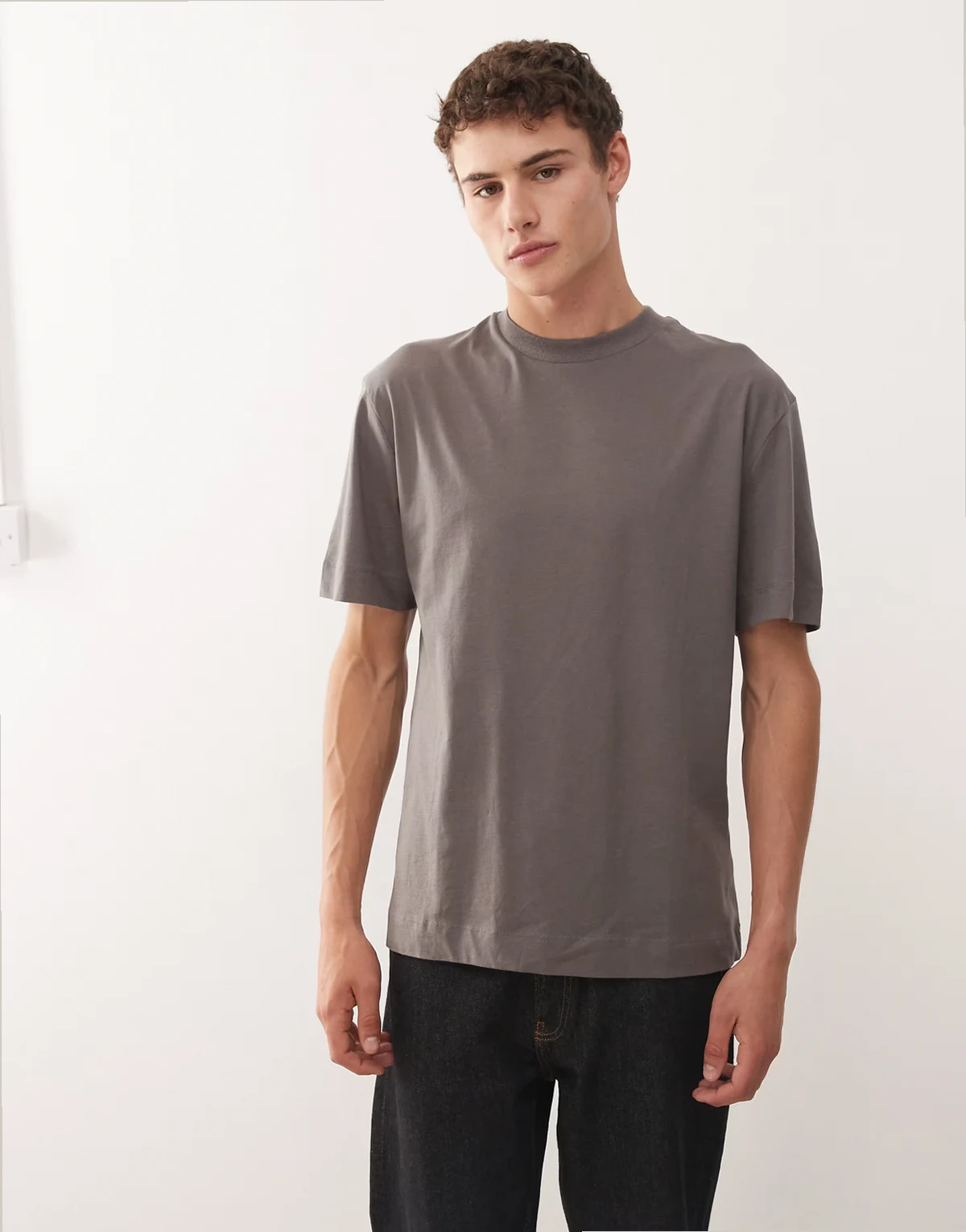 T-shirt in charcoal