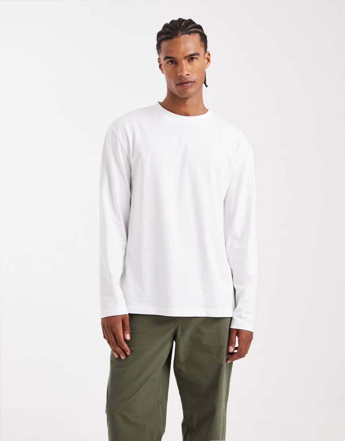 – Basic – Biały luźny T-shirt z długimi rękawami