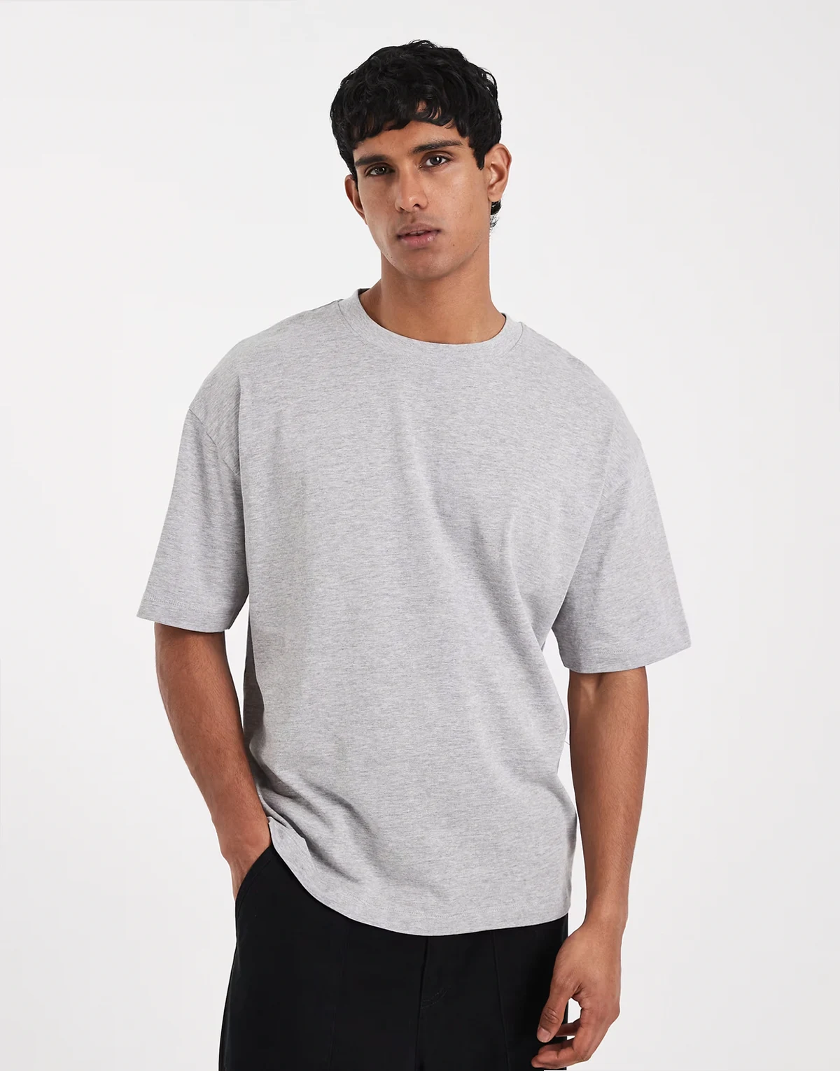 – Szary melanżowy gruby T-shirt oversize