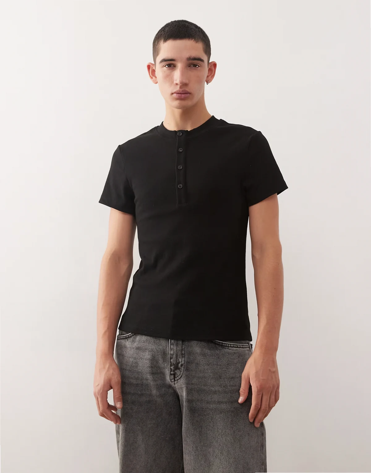Ribbed muscle short sleeve henley T-shirt in black