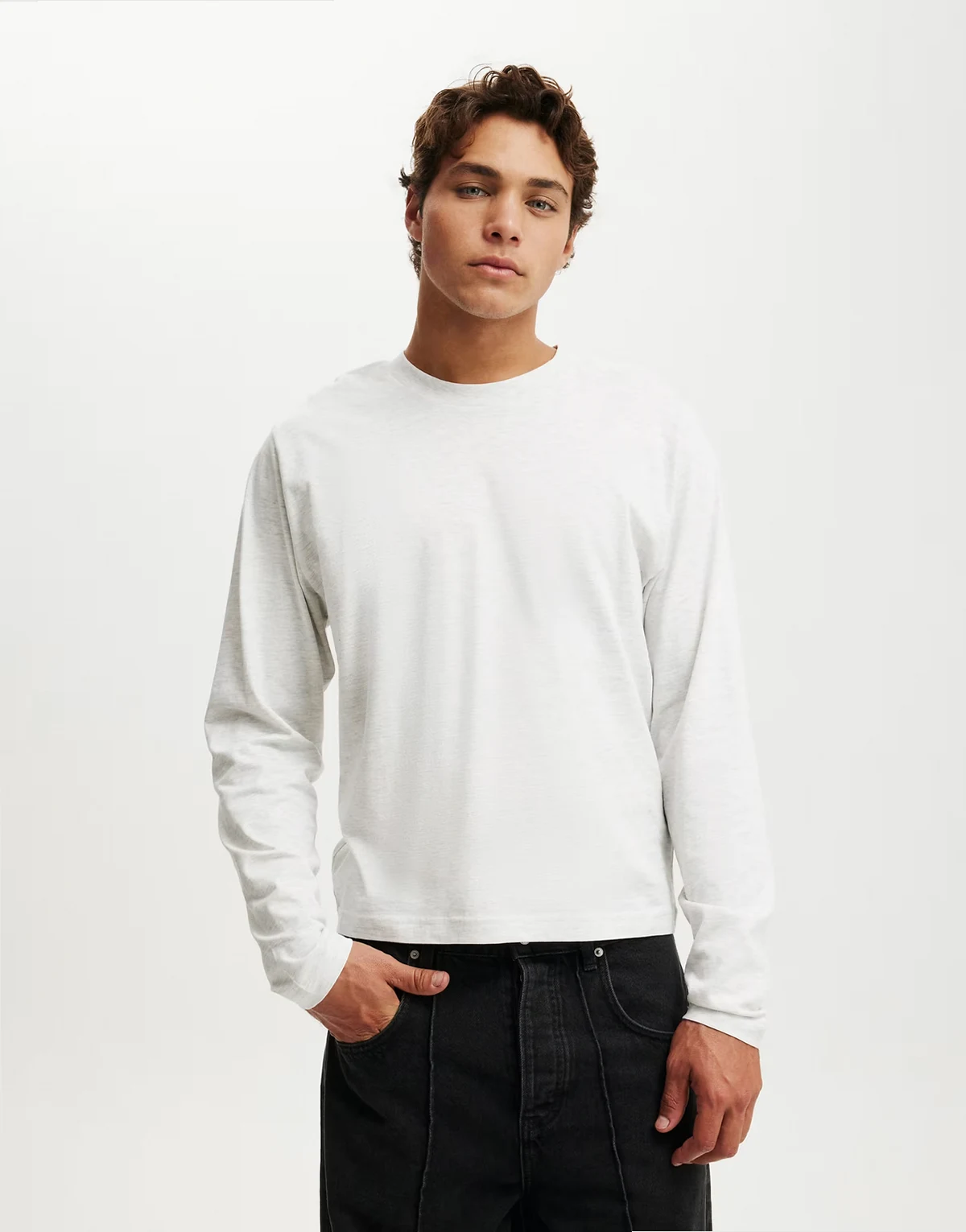 cropped fit long sleeve T-shirt in white heather
