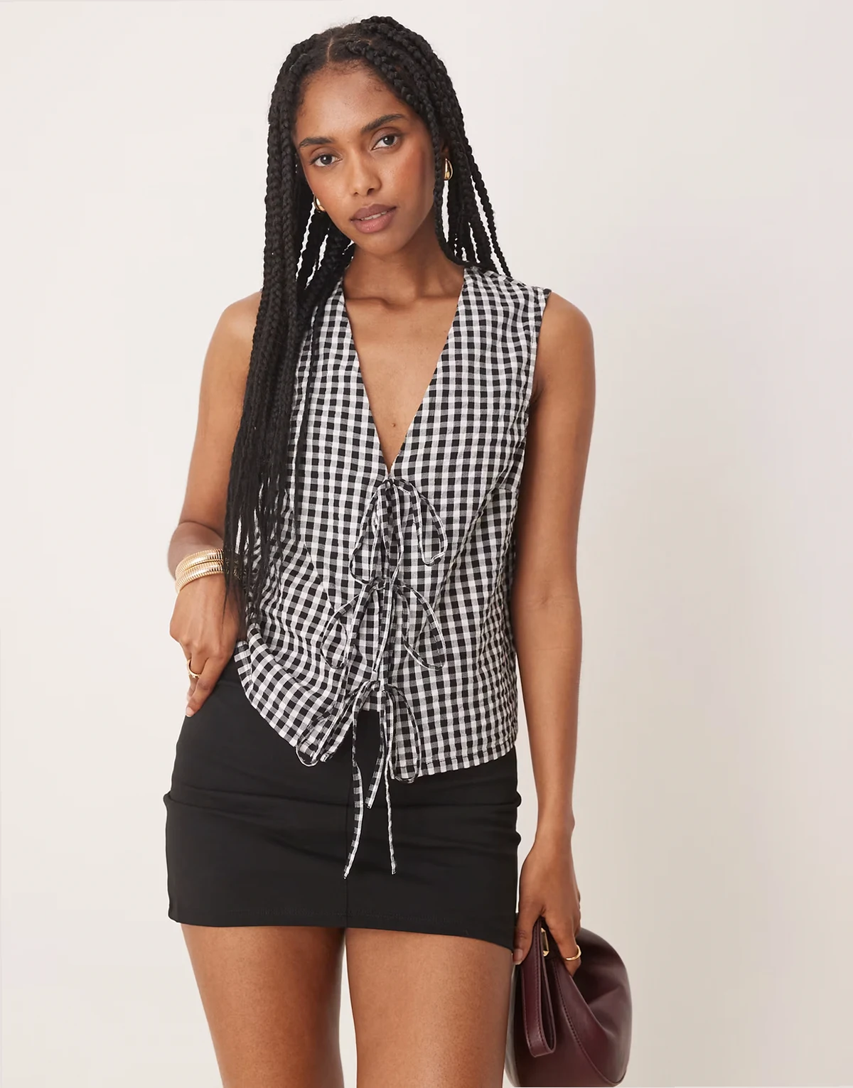 – Tessa – Ärmelloses Oberteil in Schwarz-Weiß mit Karomuster und Bindedetail