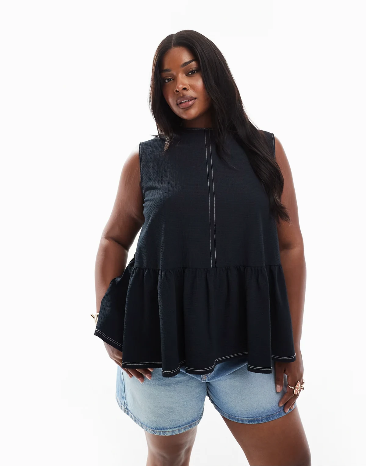 ASOS DESIGN Curve – Ärmelloses Schößchenoberteil in Schwarz mit Bindebändern hinten