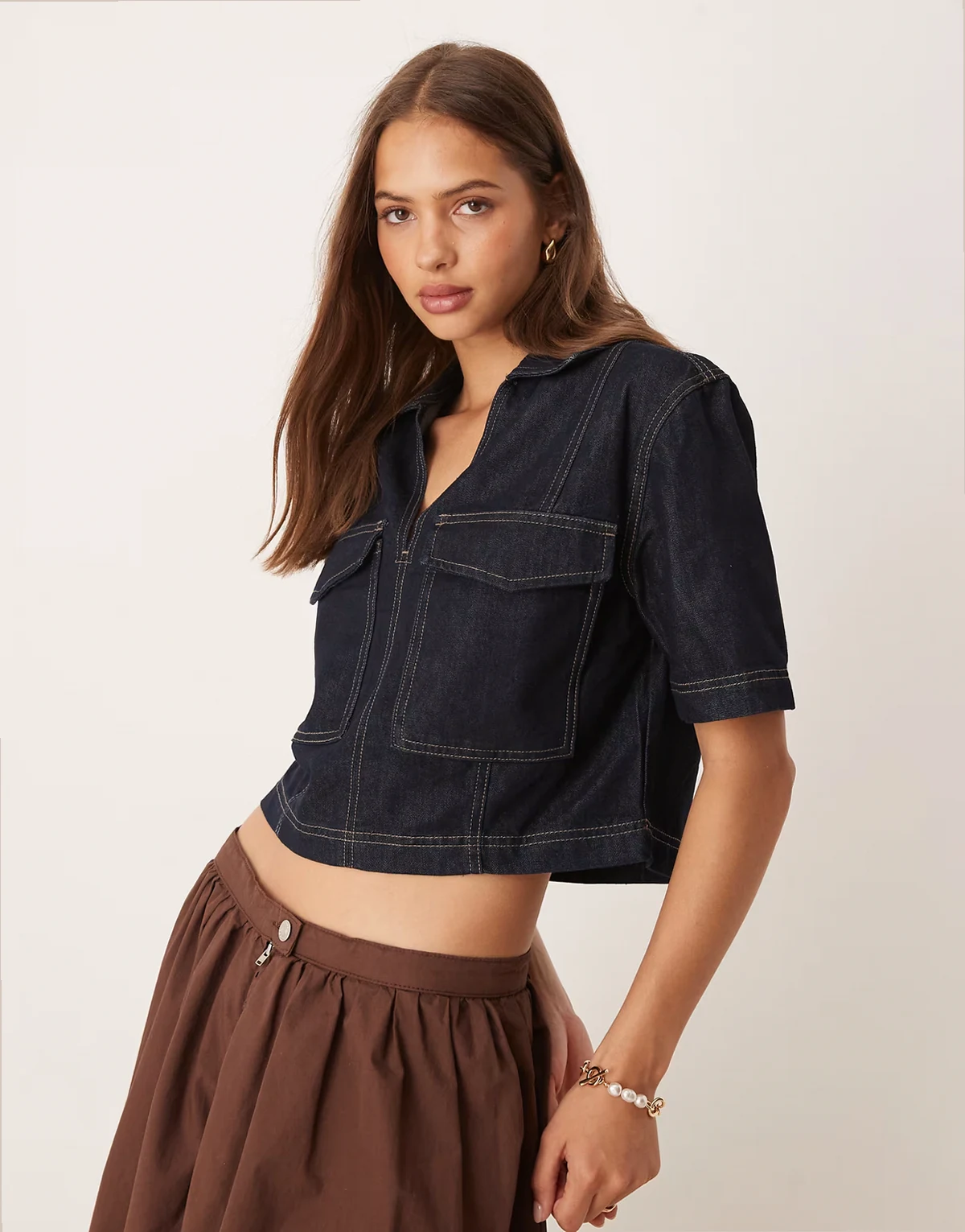 – Boxy Fit Denim-Oberteil in Dunkelblau mit V-Ausschnitt