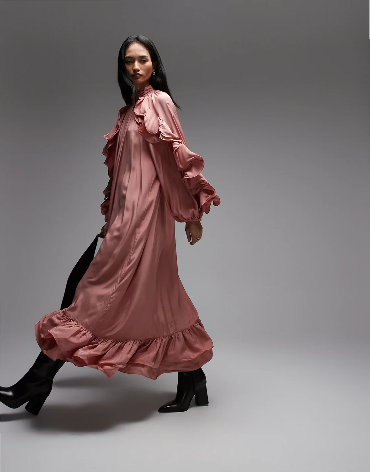 – Maxikleid in Altrosa mit Rüschendesign