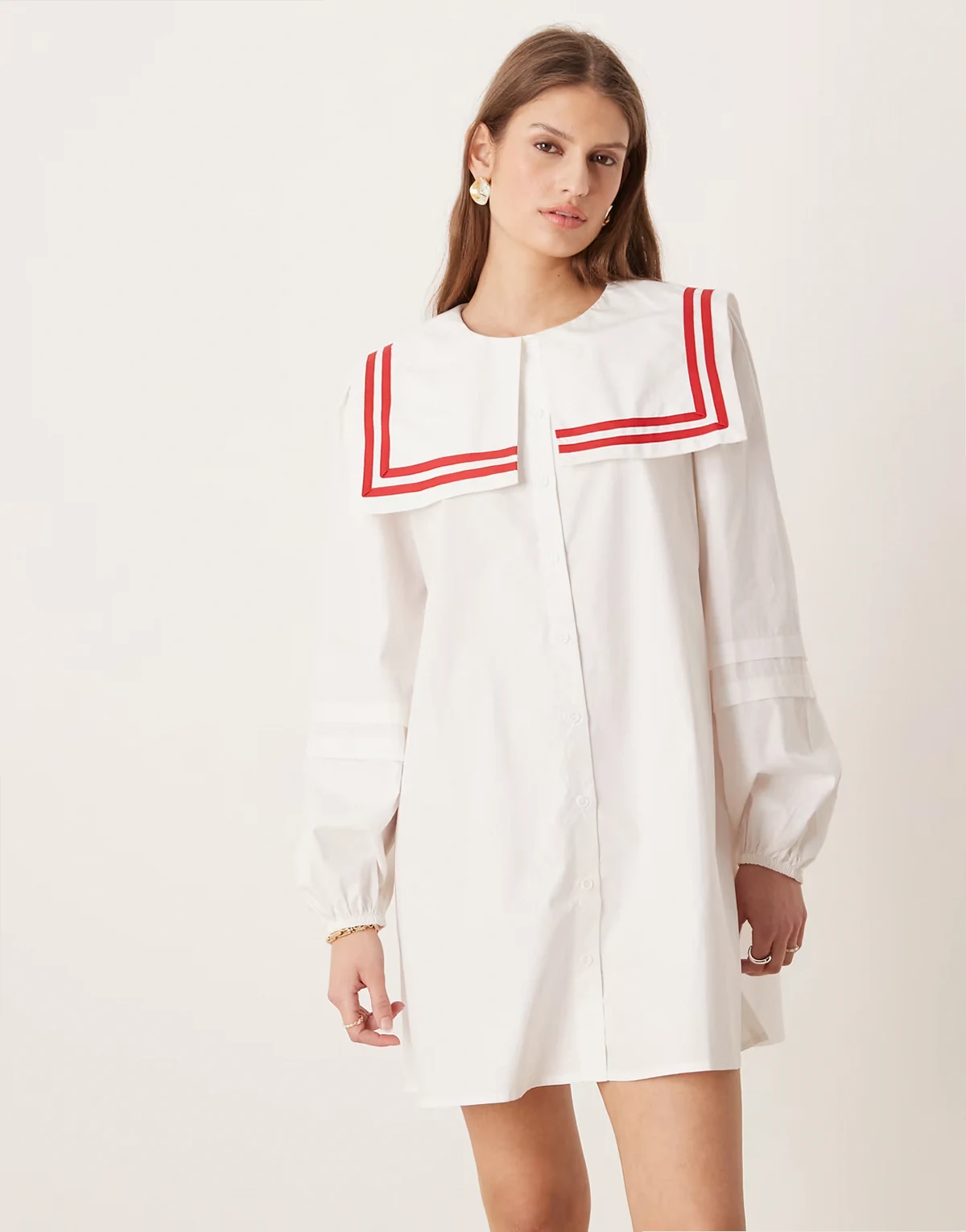 throw on boxy shirt dress with square neck collar in white with red tipping