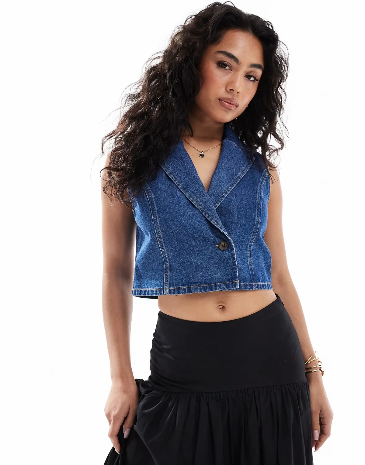 – Jeansweste in mittelblauer Waschung