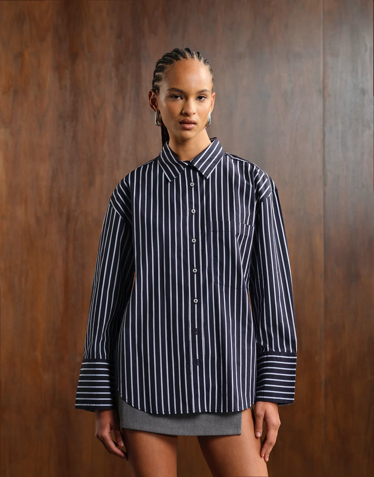 – Koszula popelinowa w granatowo-niebieskie paski