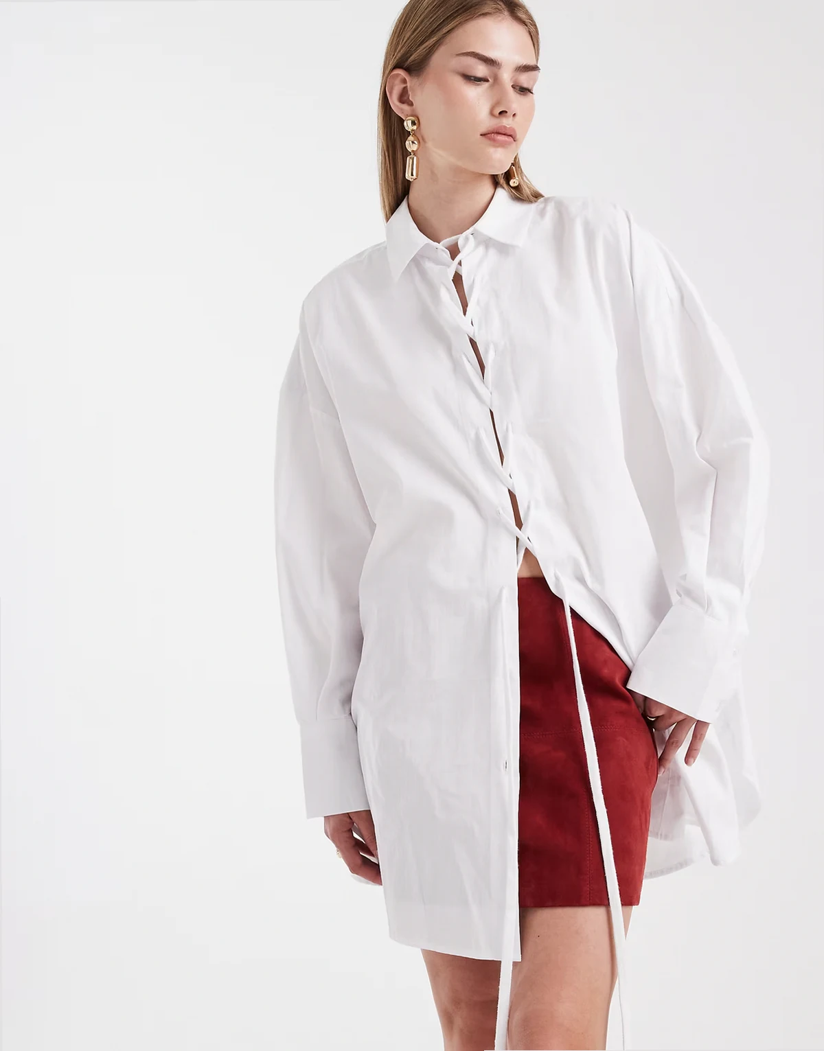 – Oversize-Hemd in Weiß mit Schnürdetails
