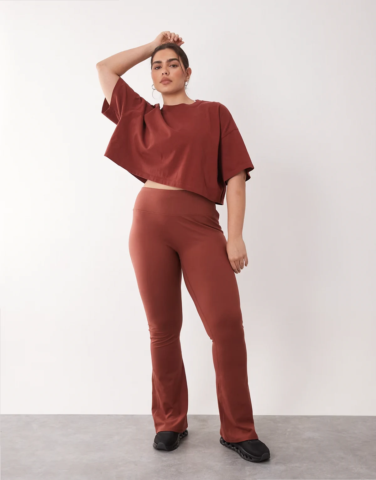 Curve Icon heavyweight cotton cropped t-shirt with quick dry finish in washed amber