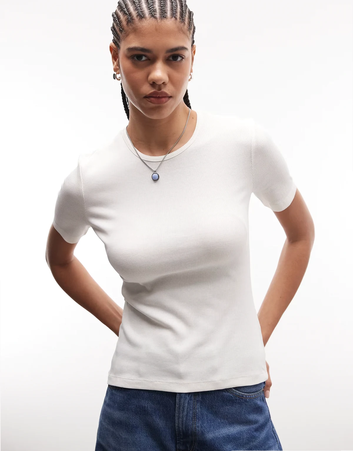 – Geripptes, superweiches T-Shirt in Wollweiß mit schmalem Schnitt