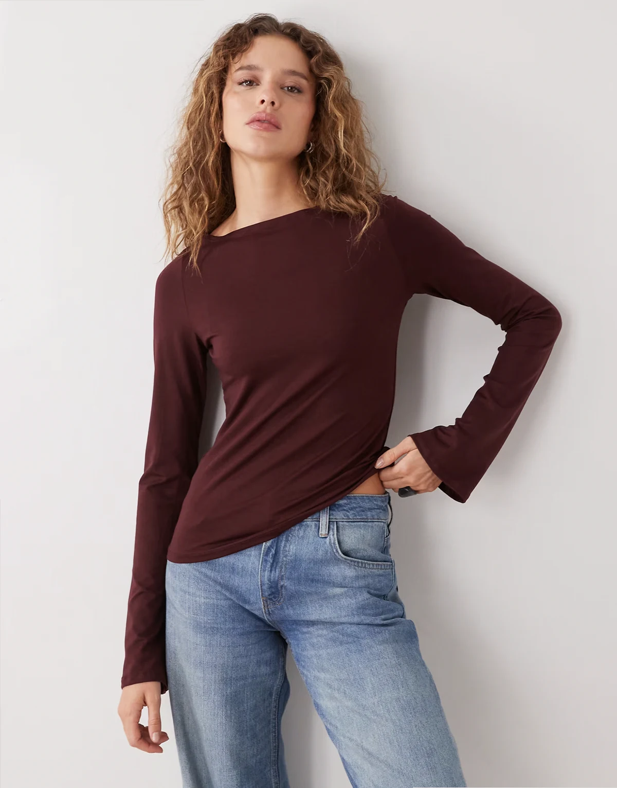 – Annie – Superlanges, langärmliges Oberteil in Burgunderrot mit U-Boot-Ausschnitt