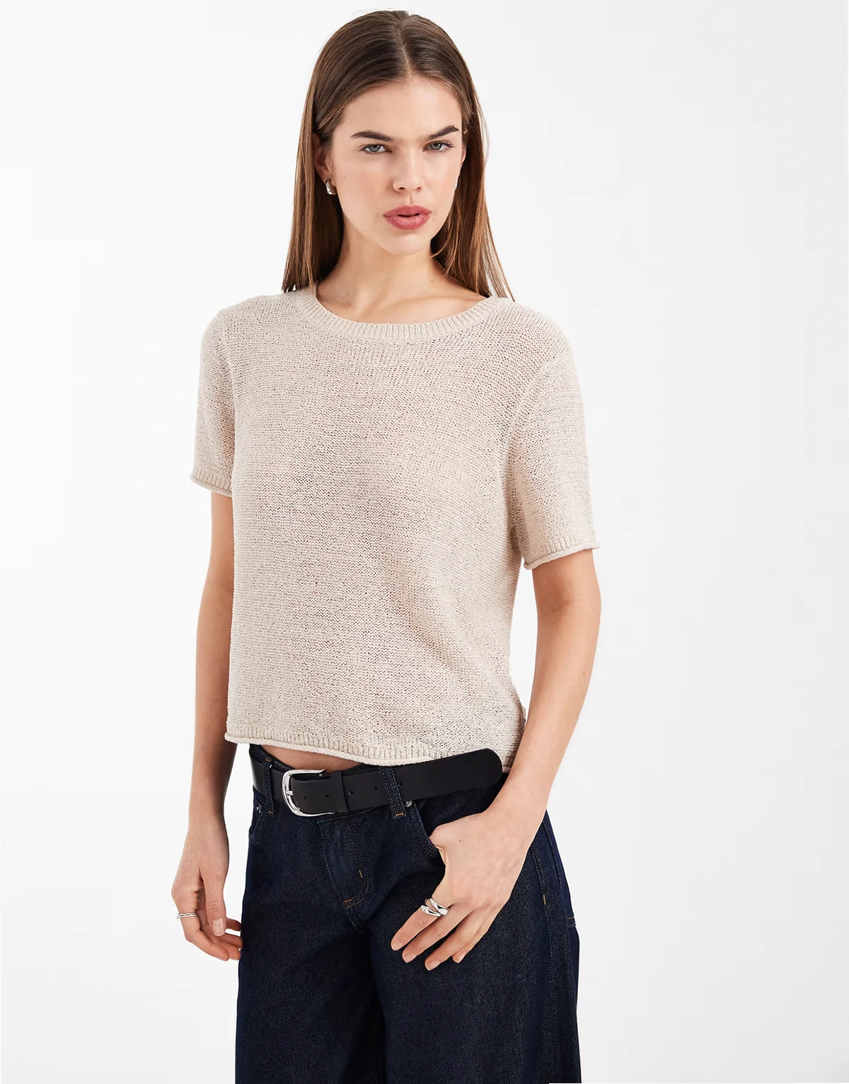 – Lekki T-shirt z ażurowej dzianiny w kolorze jasnego beżu