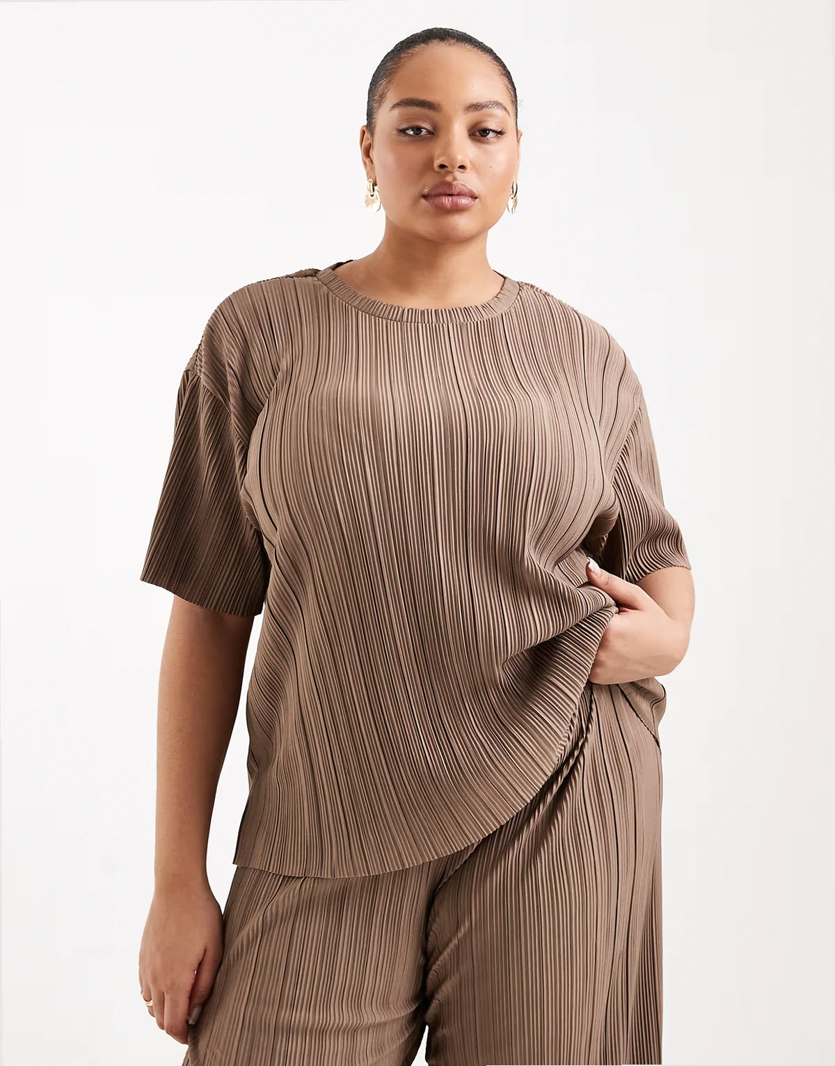 boxy plissé t-shirt in light brown - part of a set