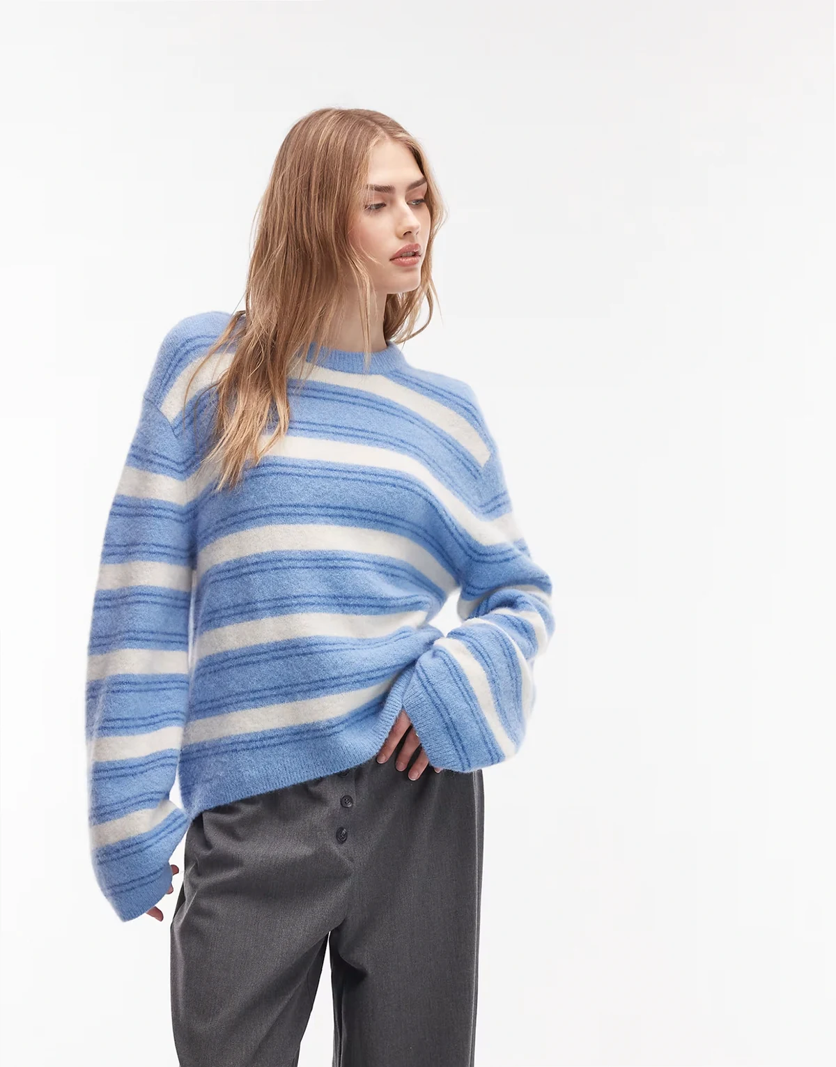 – Gestreifter Pullover aus Woll-Alpaka-Mix in Blau mit Rundhalsausschnitt