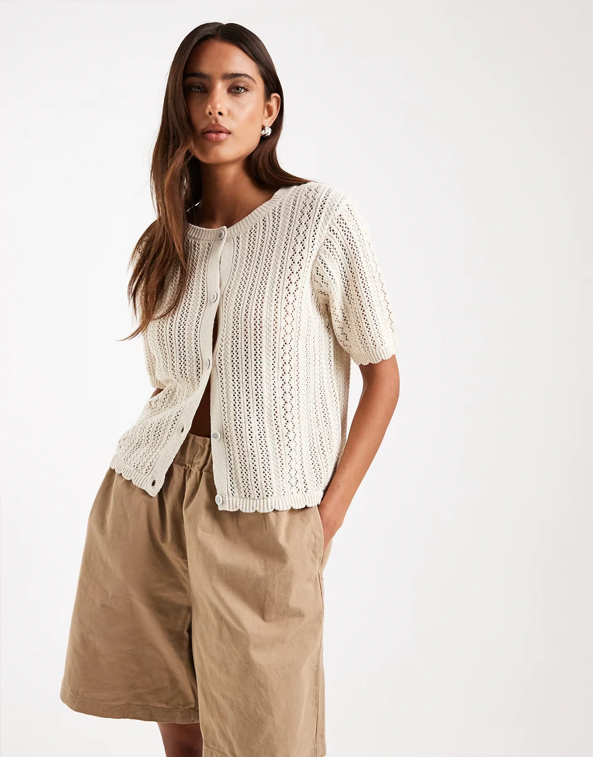 – Kremowy kardigan z krótkimi rękawami z dzianiny pointelle