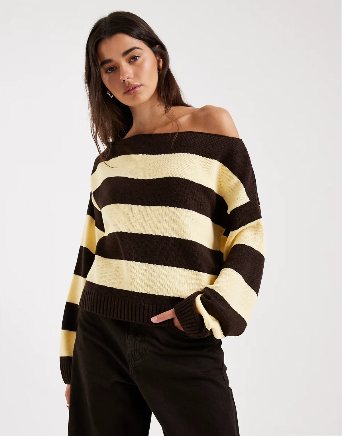– One-Shoulder-Pullover aus Strick in gestreiftem Buttermilchgelb