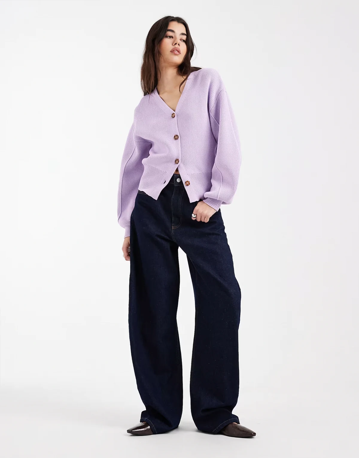 – Taillierte, strukturierte Strickjacke in Flieder