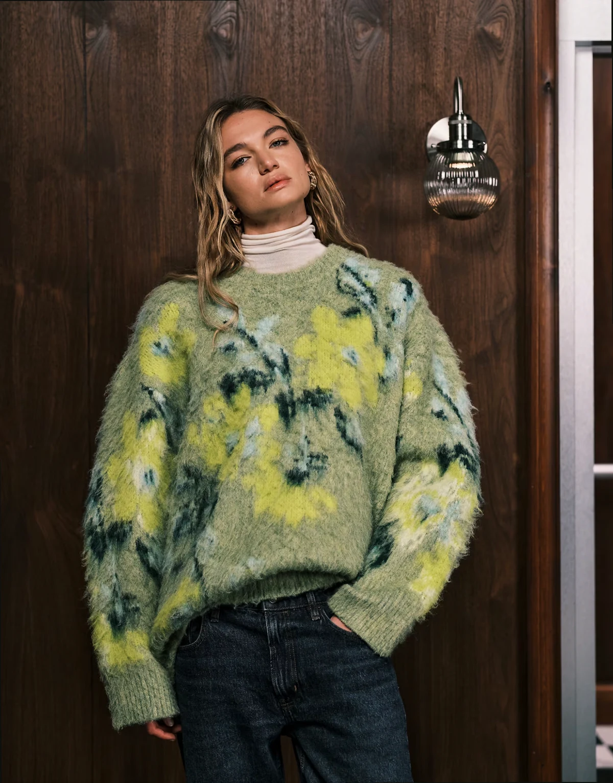 – Aufgerauter Pullover in Salbei mit auffälligem Blumenmotiv