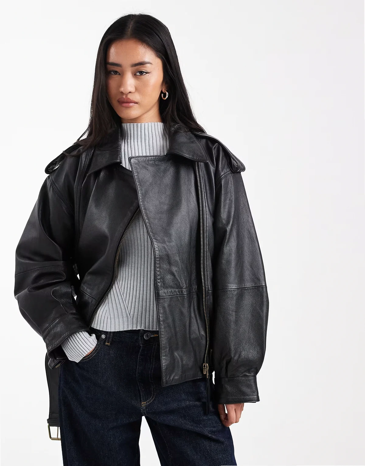 – Czarna skórzana kurtka oversize typu biker z naturalnej skóry