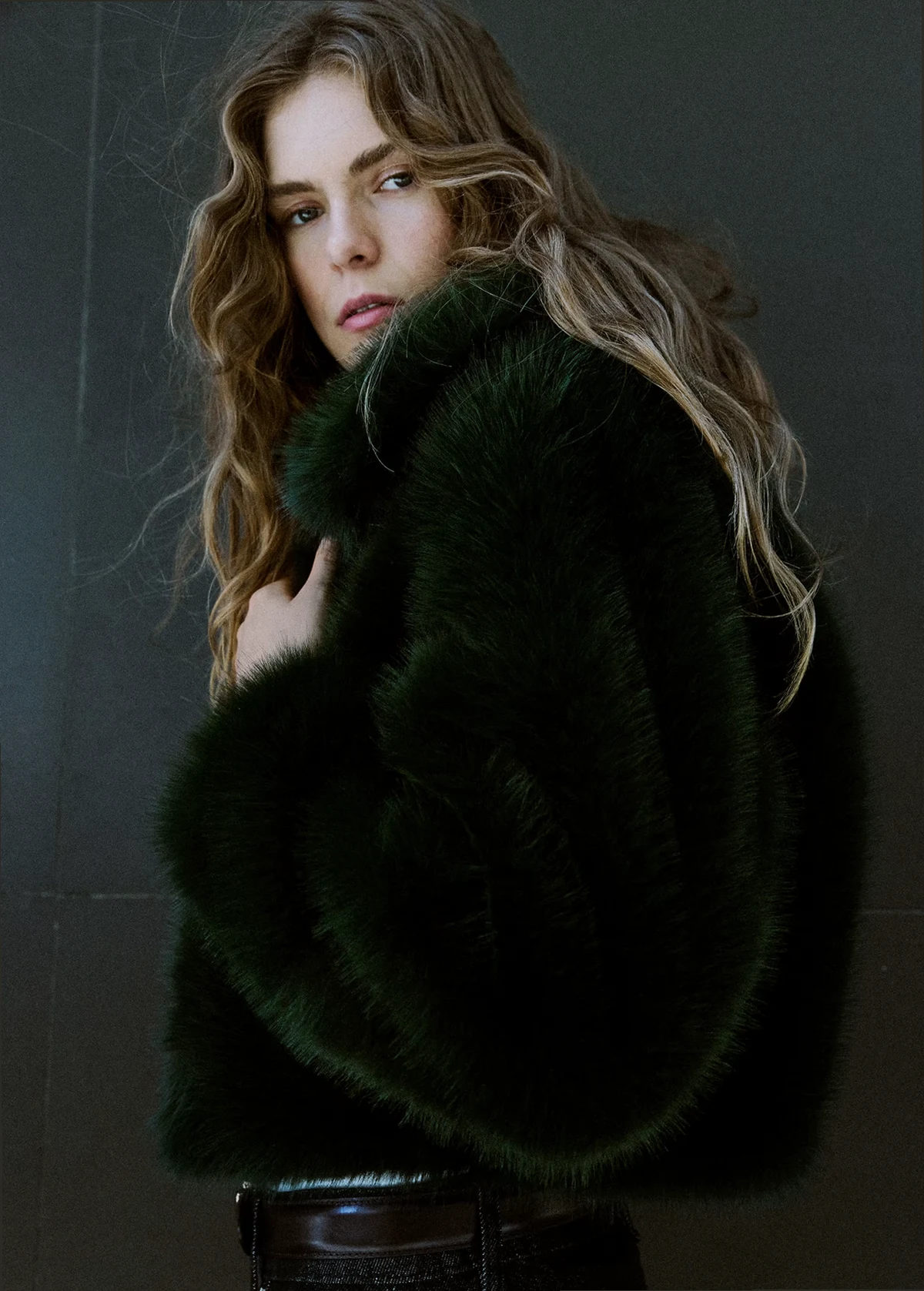 faux fur short jacket with collar in forest green