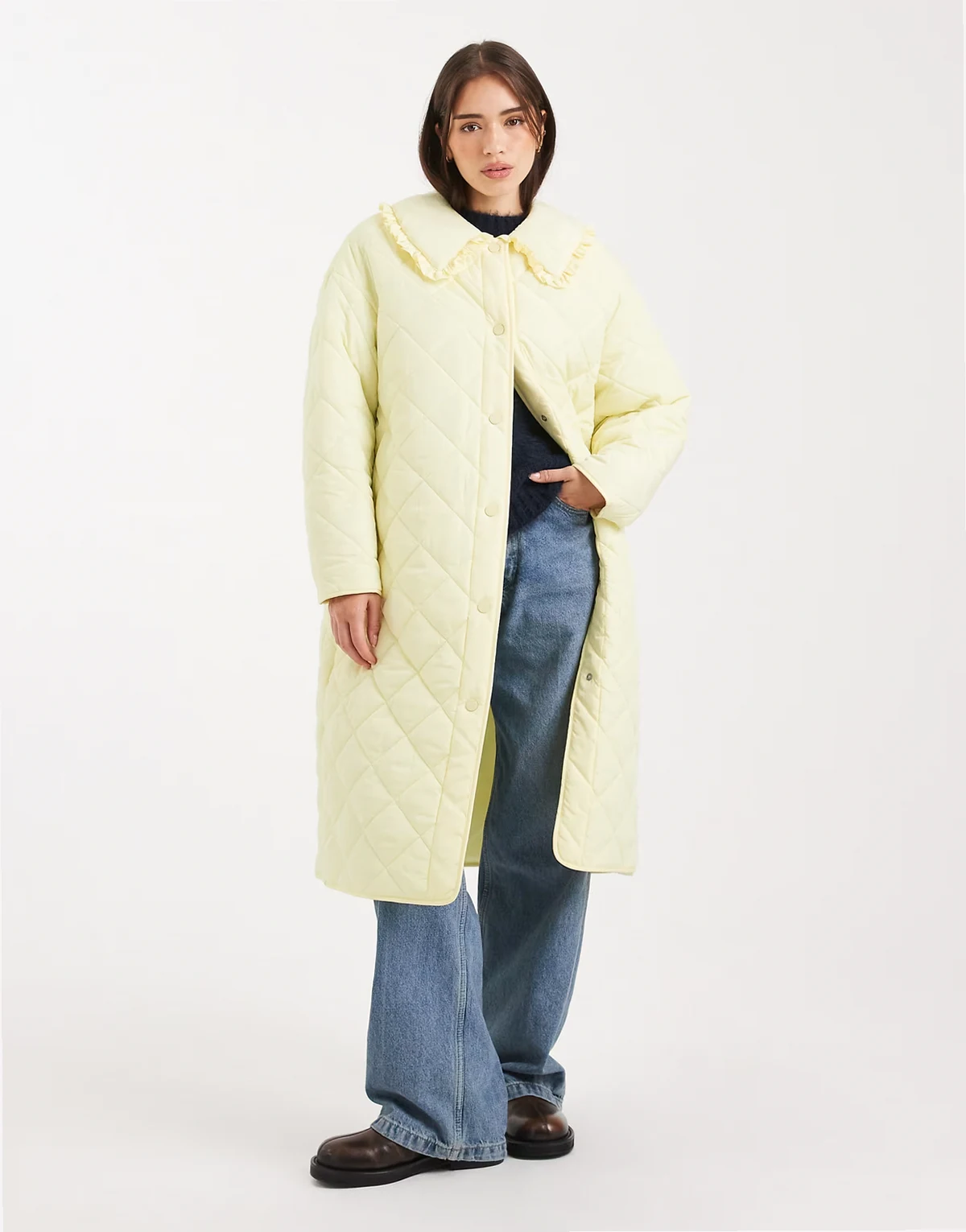 – Jasnożółty pikowany płaszcz maxi