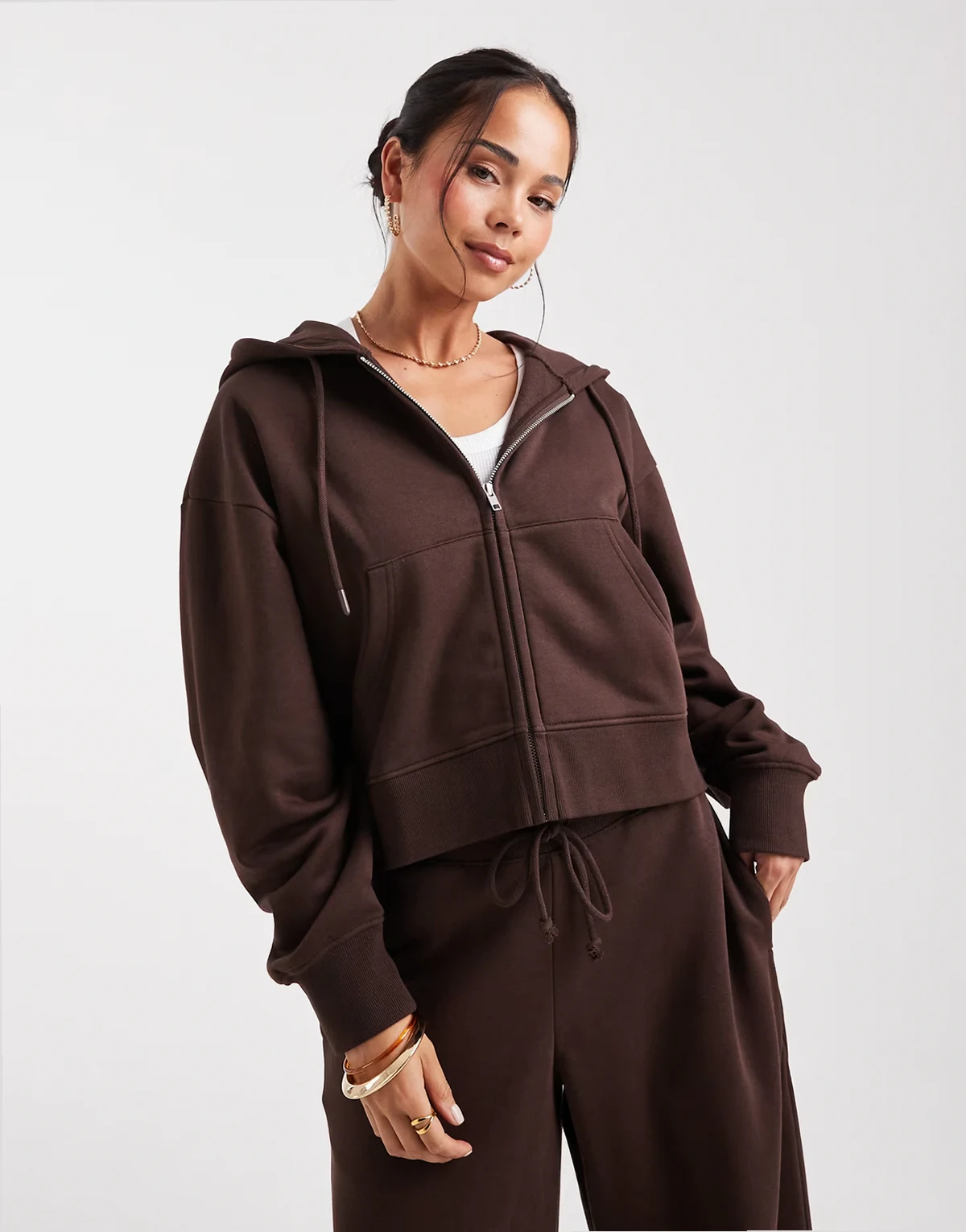 – Cropped-Kapuzenjacke in Schokobraun mit weicher Innenseite und Reißverschluss