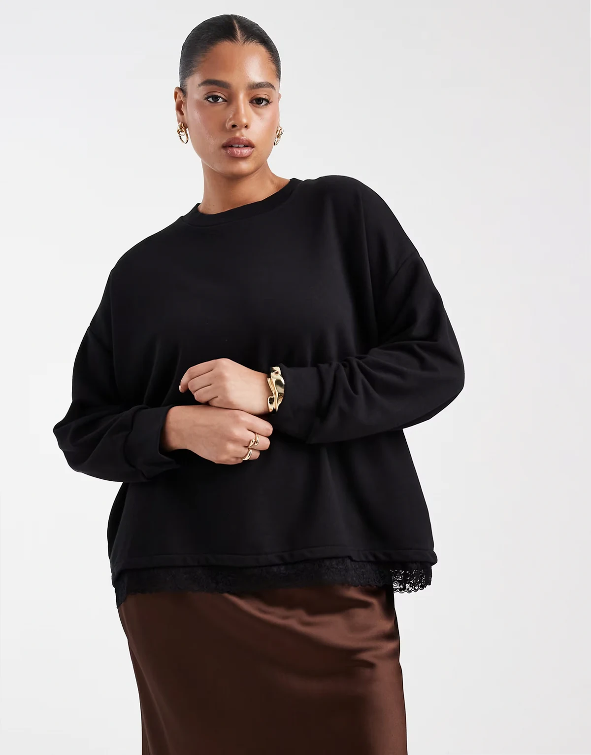 – Langärmliges Sweatshirt mit Spitzensaum