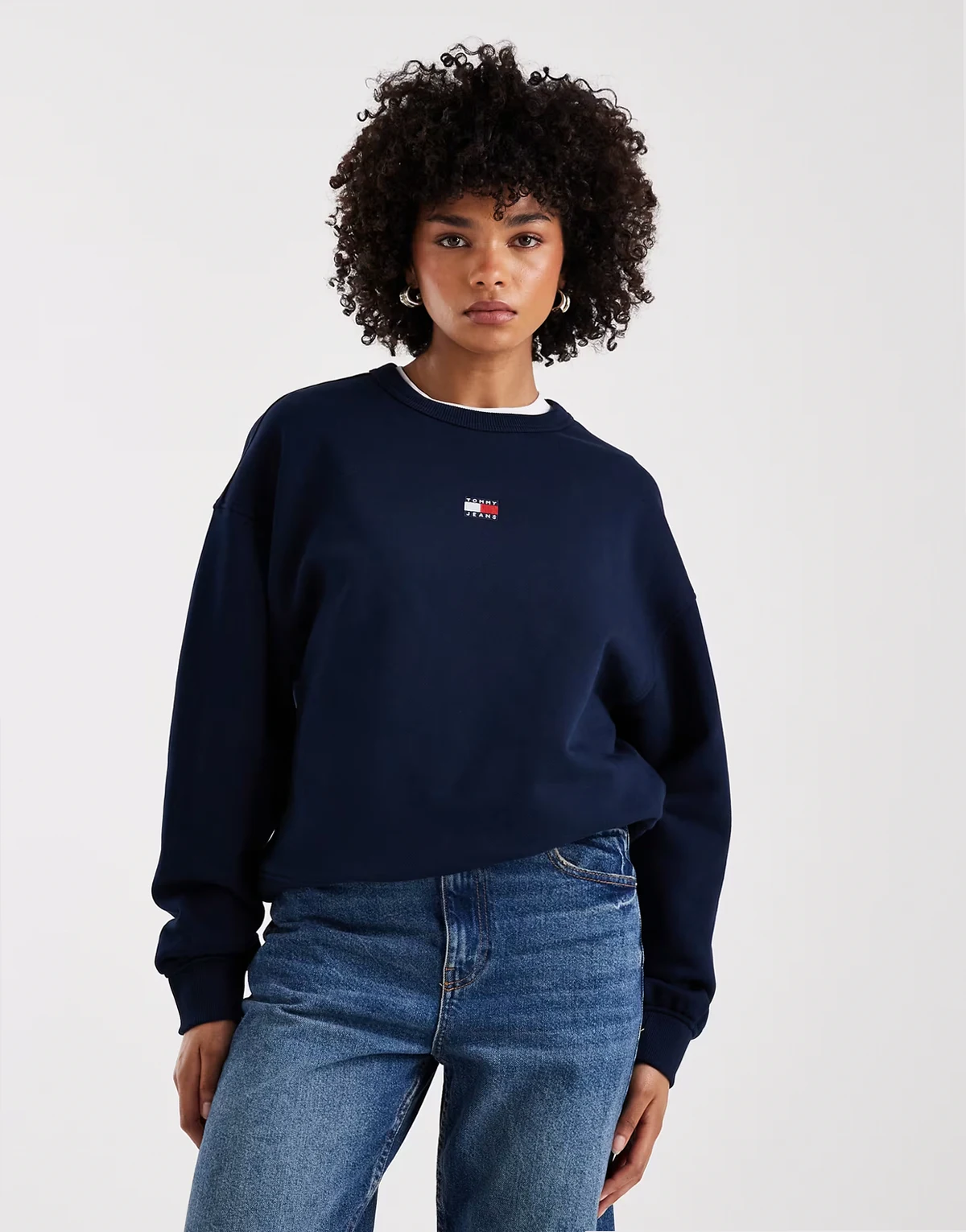 – Kastiges Sweatshirt in Marineblau mit Aufnäher