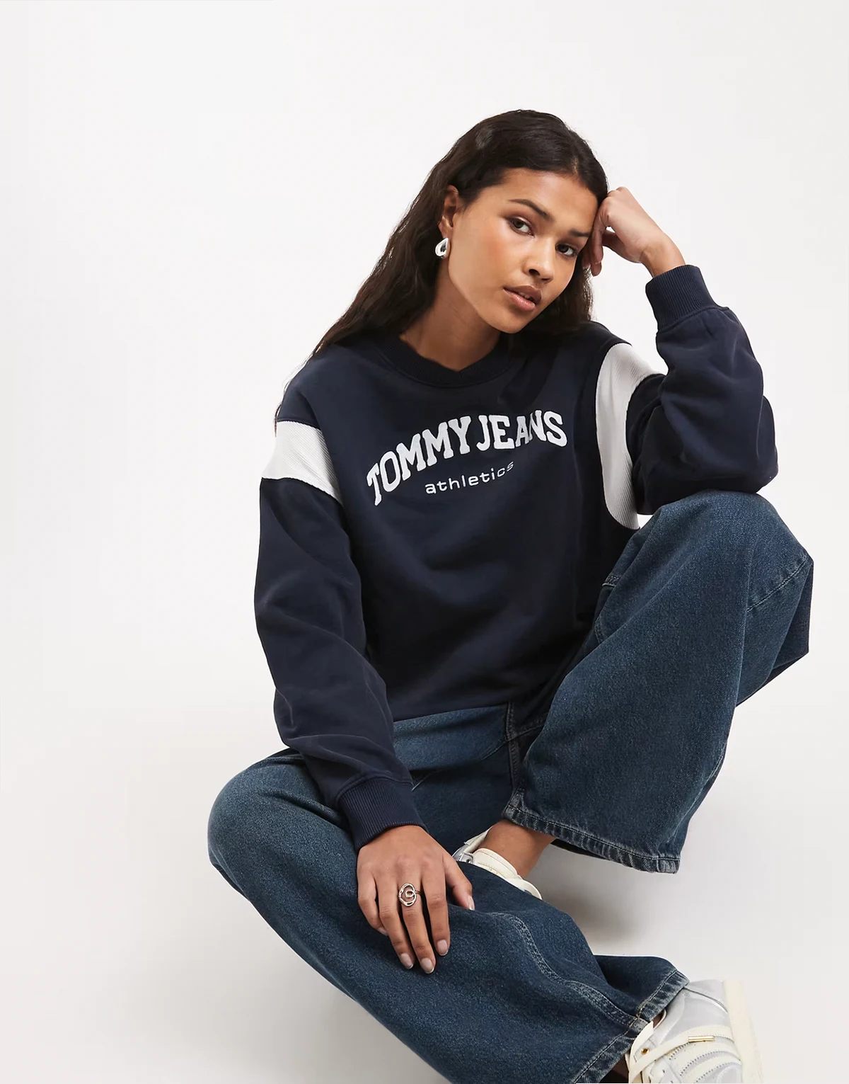 – Kastiges Sweatshirt in Marineblau mit College-Logo und Rundhalsausschnitt