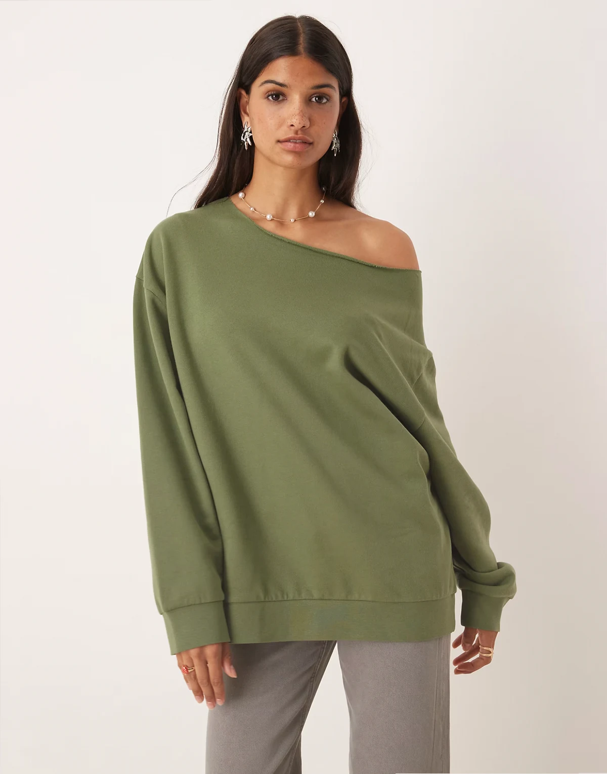 – Schulterfreies Oversize-Sweatshirt in Khaki