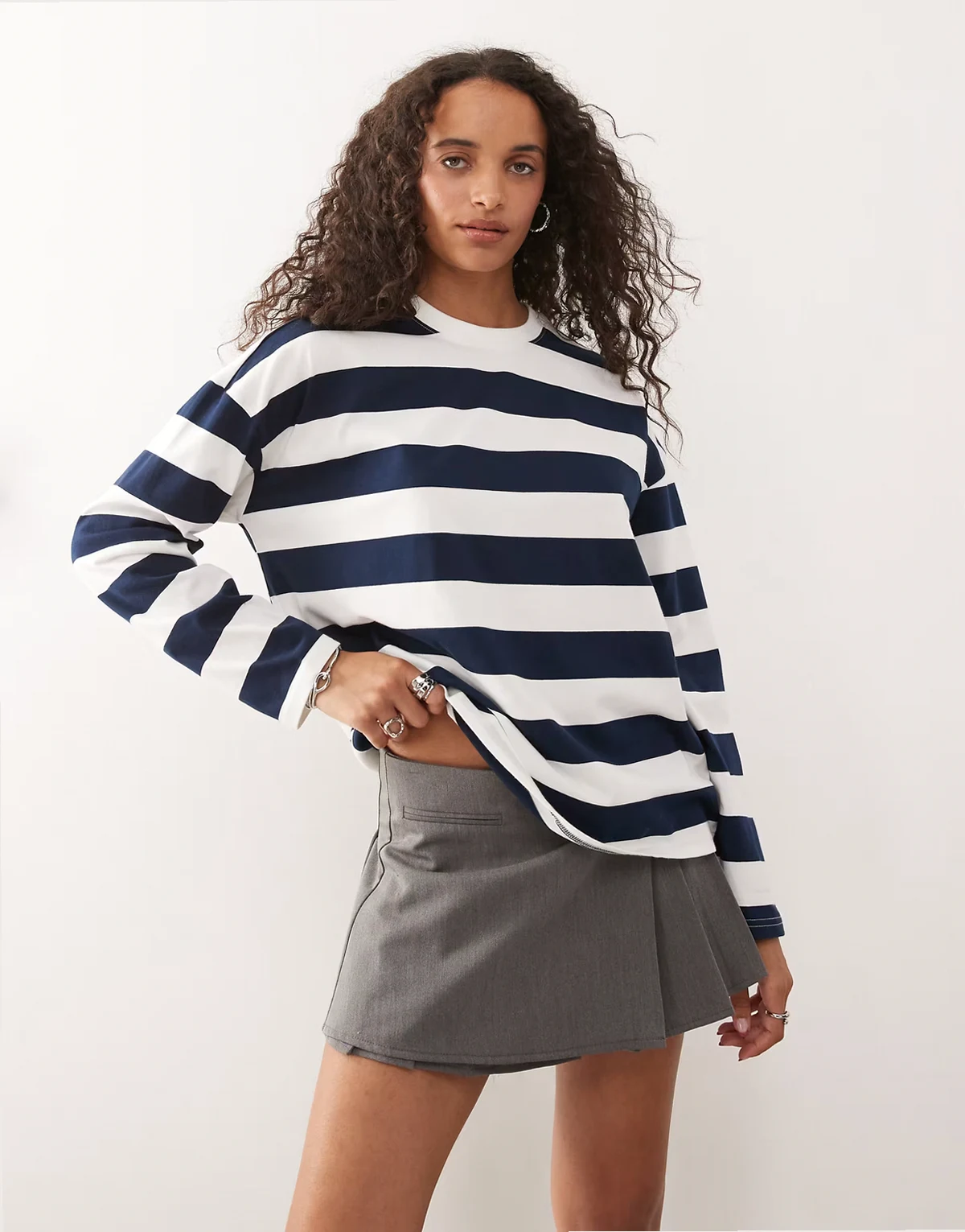 – Bluza w biało-granatowe paski