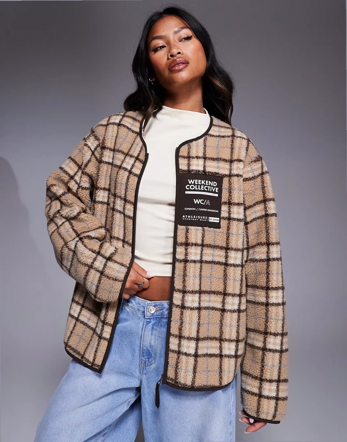 Weekend Collective – Jacke aus Teddy-Fleece mit durchgehendem Reißverschluss und neutralem Karomuster