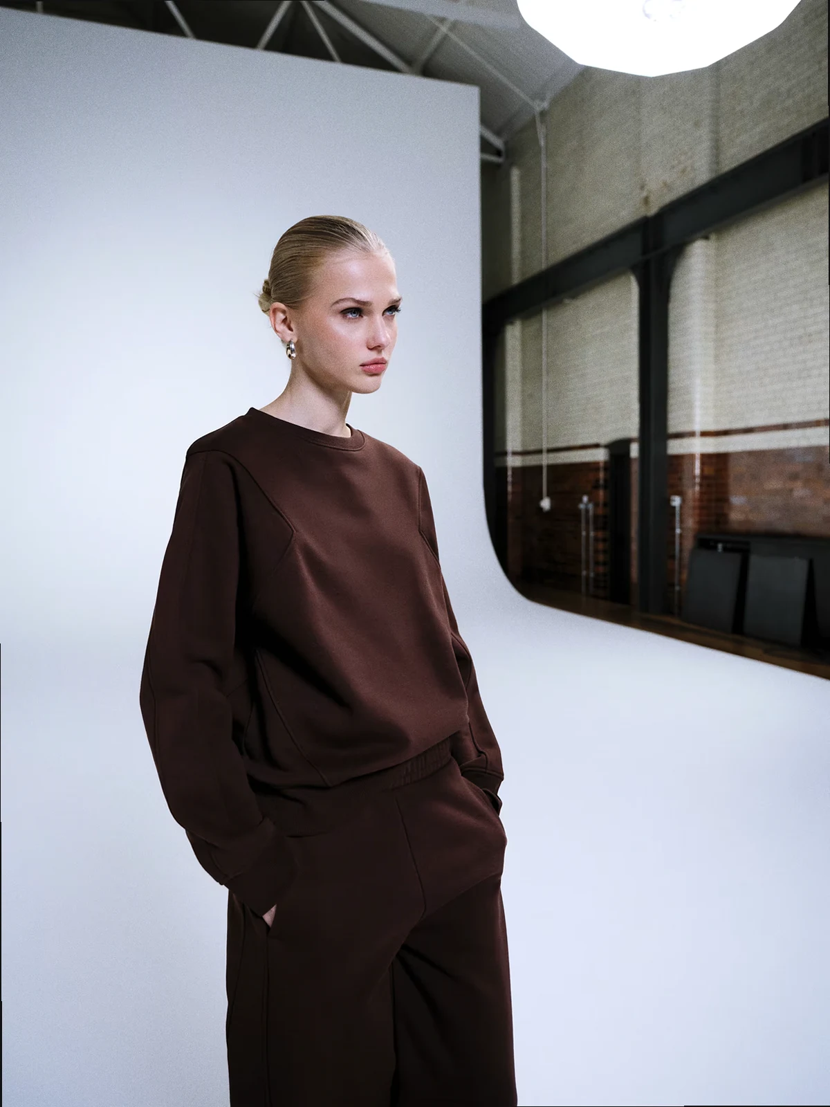 premium 500gsm seamed sweatshirt in chocolate