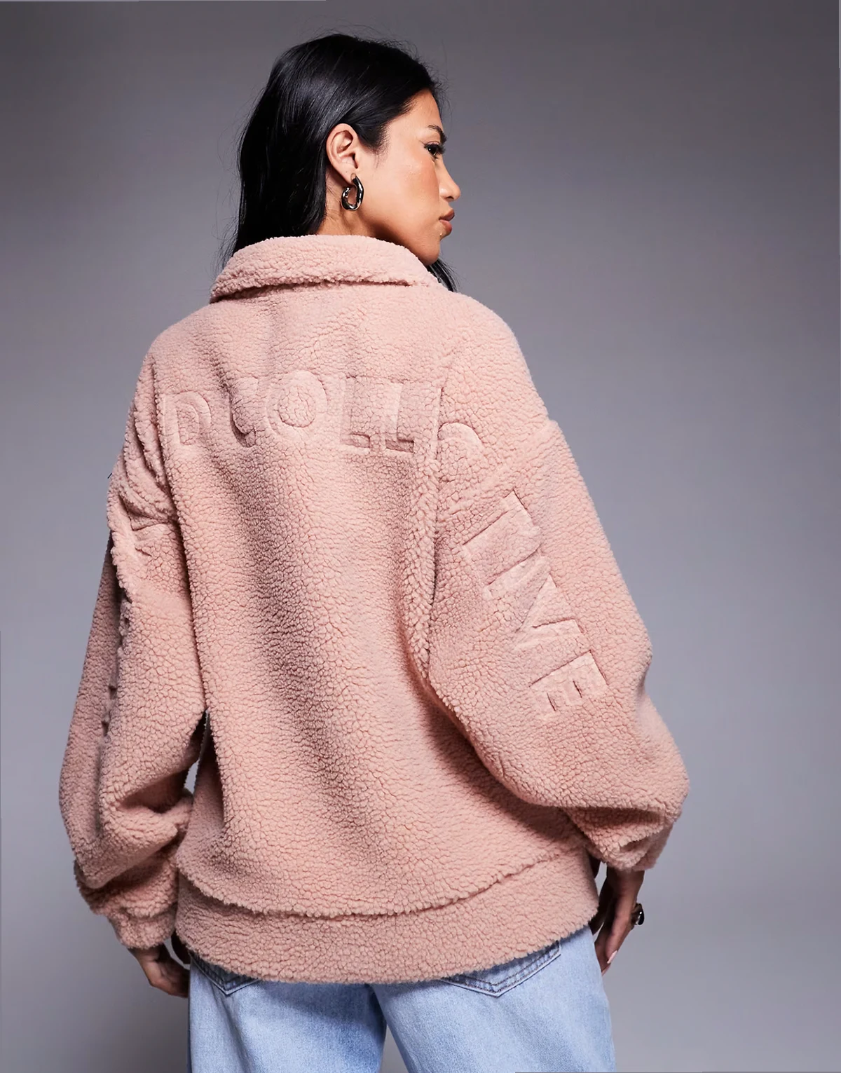 Weekend Collective – Teddy-Fleecejacke in Rosérosa mit Reißverschluss und Ausbrenner-Grafik