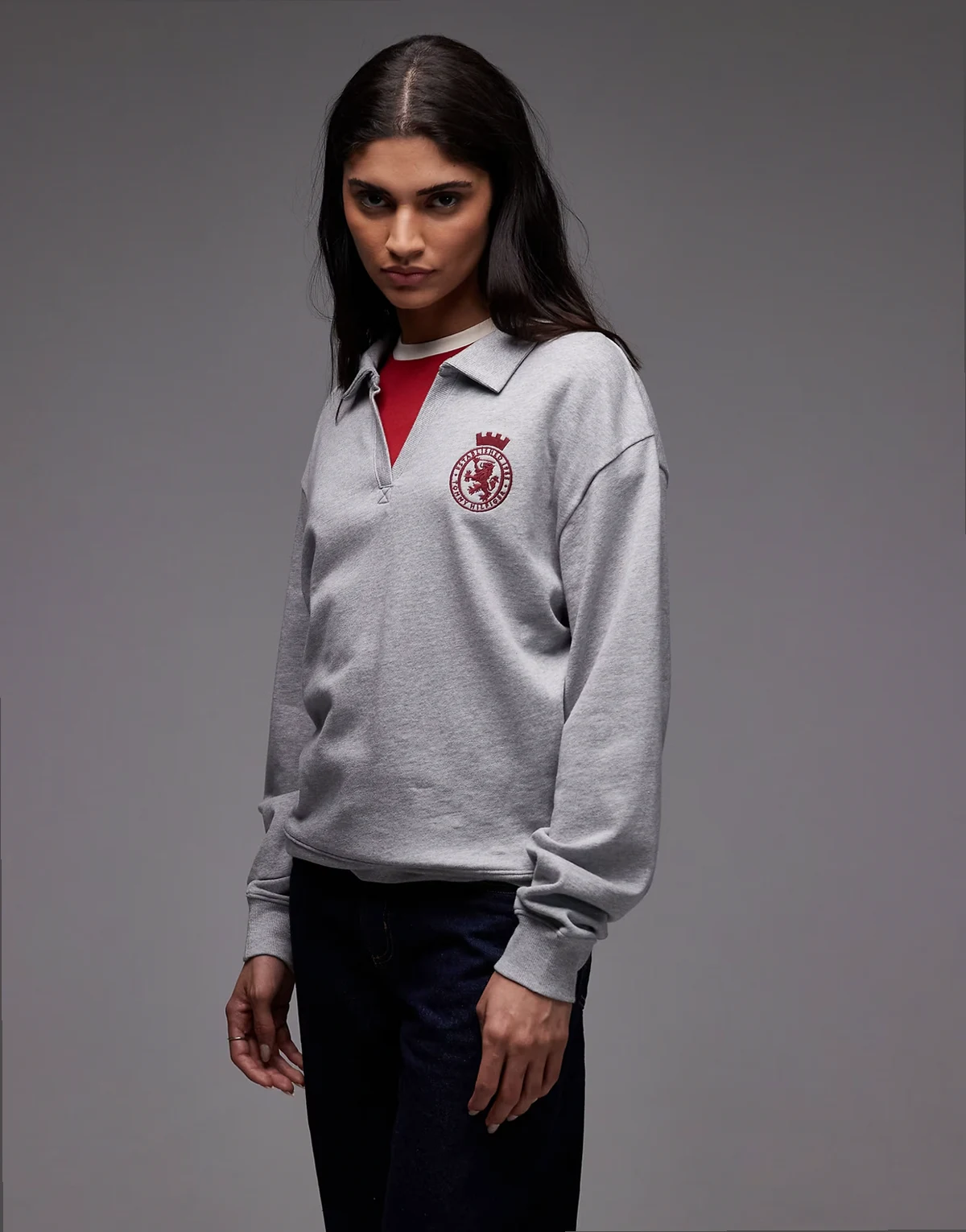 – Lounge-Sweatshirt in meliertem Grau mit Wappen-Logo