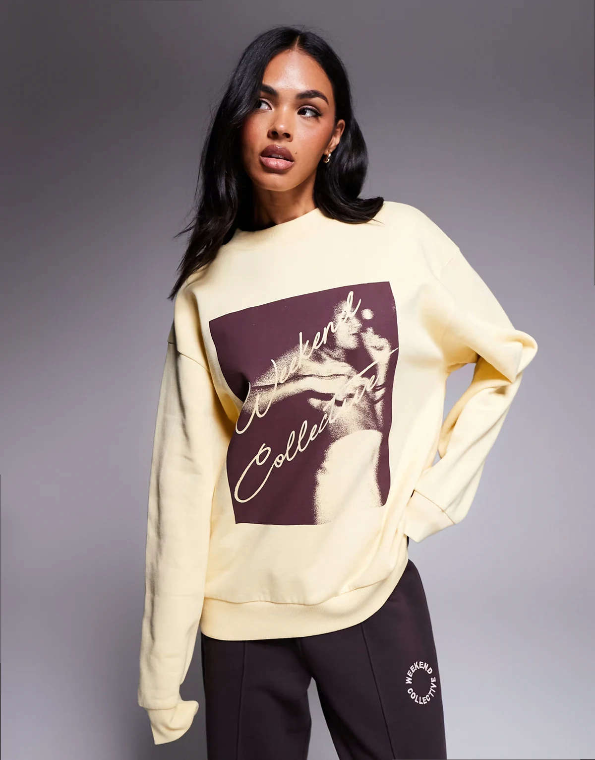 Weekend Collective – Sweatshirt in Buttermilchgelb mit Foto-Print